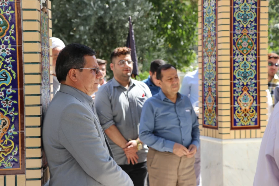 مراسم غبار روبی و عطر افشانی مزار مطهر شهدای گمنام پردیس شهید باهنر به مناسبت هفته دفاع مقدس و آغاز سال تحصیلی 17