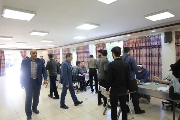 بازدید رئیس دانشگاه فرهنگیان استان اصفهان و مسئولین دانشگاه از  حوزه های ثبت نام حضوری در پردیس ها و مراکز  5