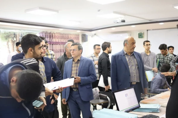 بازدید رئیس دانشگاه فرهنگیان استان اصفهان و مسئولین دانشگاه از  حوزه های ثبت نام حضوری در پردیس ها و مراکز  6