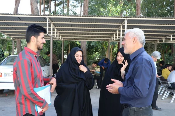 بازدید رئیس دانشگاه فرهنگیان استان اصفهان و مسئولین دانشگاه از  حوزه های ثبت نام حضوری در پردیس ها و مراکز  13