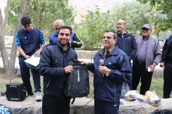 همایش کوه گشت به مناسبت بزرگداشت هفته تربیت بدنی با حضور رئیس و دانشجویان دانشگاه فرهنگیان استان اصفهان  12