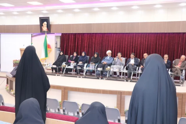 جلسه پرسش و پاسخ دانشجو معلمان پردیس فاطمه زهرا(س) با مسئولین دانشگاه فرهنگیان استان اصفهان 2