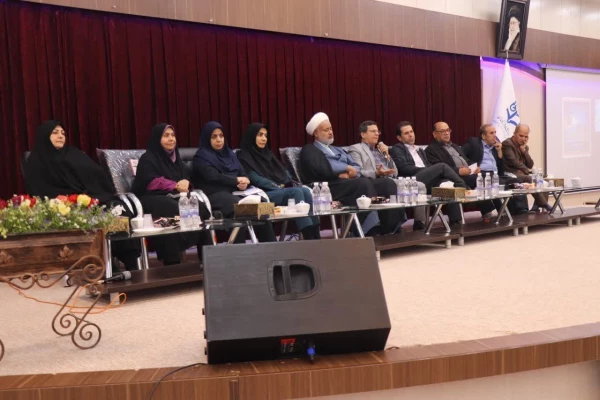 جلسه پرسش و پاسخ دانشجو معلمان پردیس فاطمه زهرا(س) با مسئولین دانشگاه فرهنگیان استان اصفهان 4