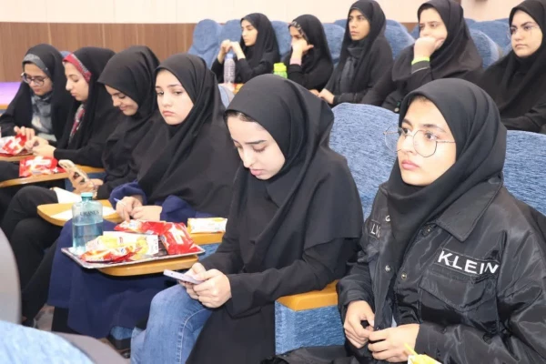 جلسه پرسش و پاسخ دانشجو معلمان پردیس فاطمه زهرا(س) با مسئولین دانشگاه فرهنگیان استان اصفهان 5