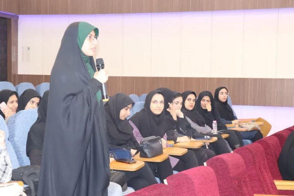 جلسه پرسش و پاسخ دانشجو معلمان پردیس فاطمه زهرا(س) با مسئولین دانشگاه فرهنگیان استان اصفهان 6