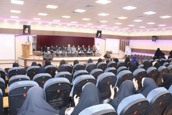 جلسه پرسش و پاسخ دانشجو معلمان پردیس فاطمه زهرا(س) با مسئولین دانشگاه فرهنگیان استان اصفهان 7