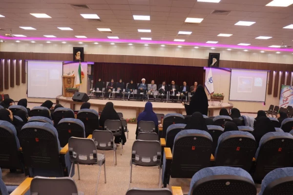 جلسه پرسش و پاسخ دانشجو معلمان پردیس فاطمه زهرا(س) با مسئولین دانشگاه فرهنگیان استان اصفهان 8