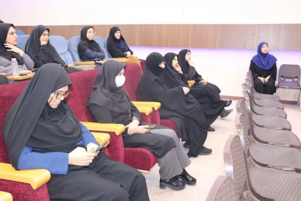 جلسه پرسش و پاسخ دانشجو معلمان پردیس فاطمه زهرا(س) با مسئولین دانشگاه فرهنگیان استان اصفهان 11