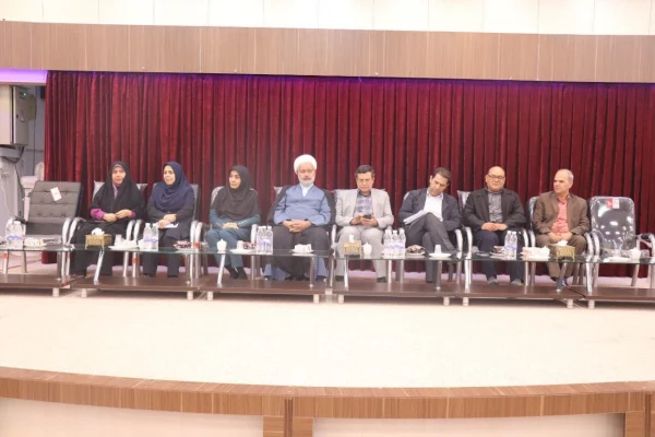 جلسه پرسش و پاسخ دانشجو معلمان پردیس فاطمه زهرا(س) با مسئولین دانشگاه فرهنگیان استان اصفهان 13