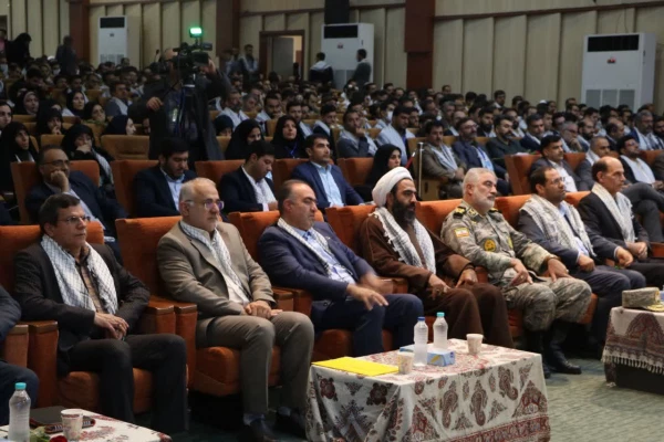 سفر استانی وزیر آموزش و پرورش به استان اصفهان و دیدار با دانشجو معلمان و دانش آموزان در آستانه فرارسیدن روز دانش آموز  4