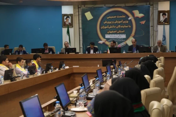 سفر استانی وزیر آموزش و پرورش به استان اصفهان و دیدار با دانشجو معلمان و دانش آموزان در آستانه فرارسیدن روز دانش آموز  14