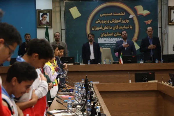 سفر استانی وزیر آموزش و پرورش به استان اصفهان و دیدار با دانشجو معلمان و دانش آموزان در آستانه فرارسیدن روز دانش آموز  15