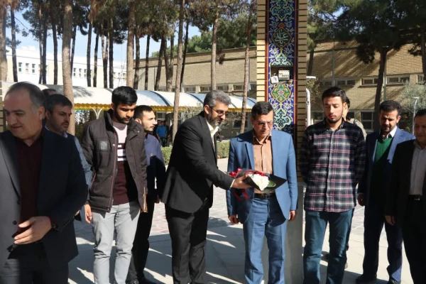 غبارروبی مزار شهدای گمنام به مناسبت هفته بسیج  3