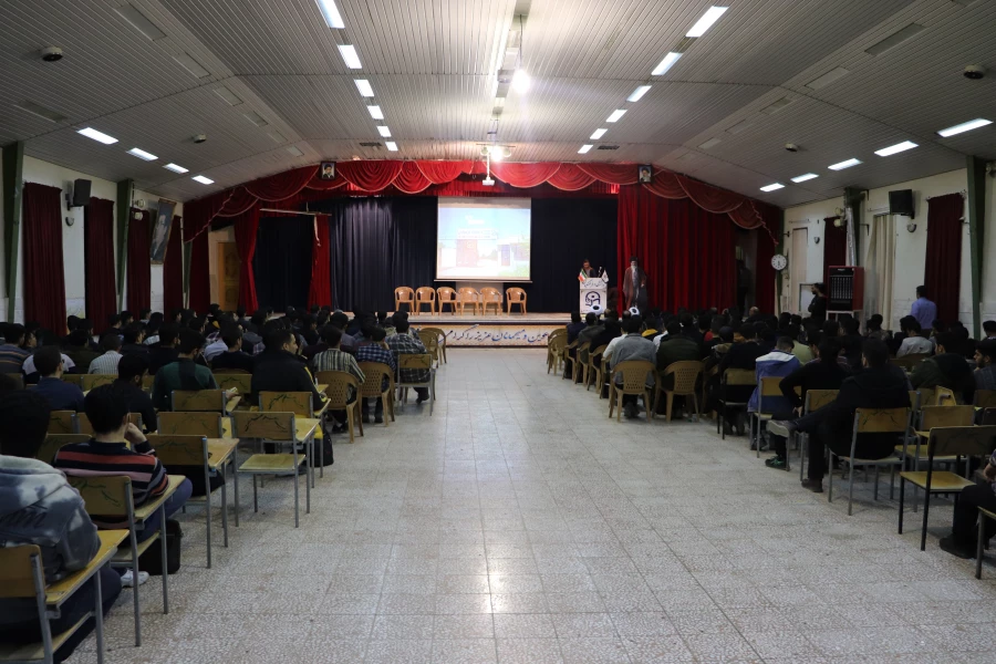 نشست صمیمی رئیس و مسئولین دانشگاه فرهنگیان استان اصفهان با دانشجویان مرکز شهید آیت نجف آباد 6