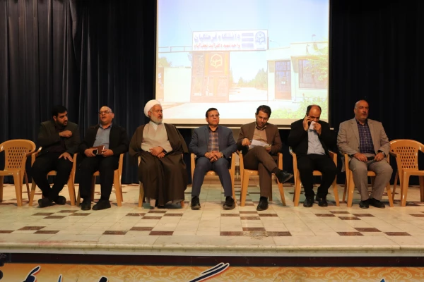 نشست صمیمی رئیس و مسئولین دانشگاه فرهنگیان استان اصفهان با دانشجویان مرکز شهید آیت نجف آباد 7