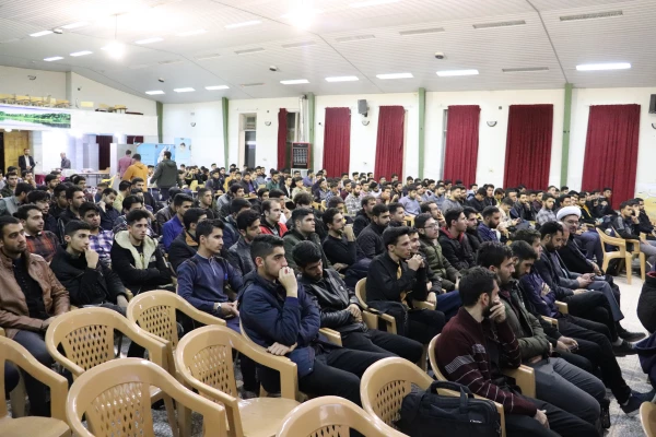 نشست صمیمی رئیس و مسئولین دانشگاه فرهنگیان استان اصفهان با دانشجویان مرکز شهید آیت نجف آباد 8