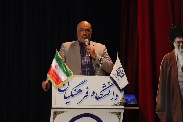 نشست صمیمی رئیس و مسئولین دانشگاه فرهنگیان استان اصفهان با دانشجویان مرکز شهید آیت نجف آباد 10