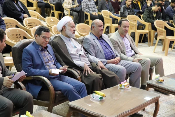 نشست صمیمی رئیس و مسئولین دانشگاه فرهنگیان استان اصفهان با دانشجویان مرکز شهید آیت نجف آباد 11