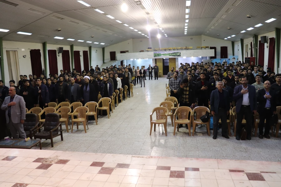 نشست صمیمی رئیس و مسئولین دانشگاه فرهنگیان استان اصفهان با دانشجویان مرکز شهید آیت نجف آباد 12