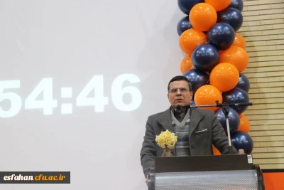 به دلیل آلودگی هوا با تاخیر برگزار شد؛ 

برگزاری جشن روز دانشجو در مرکز شهید ر جایی