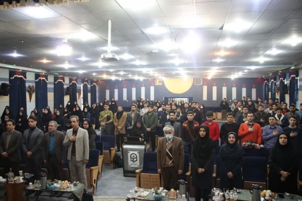 همایش آموزش شیمی و علوم زیر  ذره بین مؤلفین کتاب 2