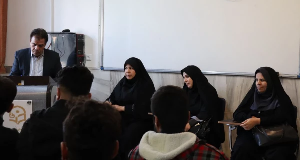 بازدید تیم مدیریت استان از مرکز شهید دکتر آیت نجف آباد
 2