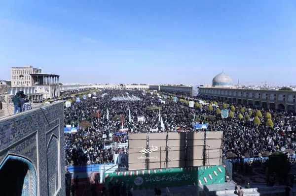 حضور دانشجو معلمان کارکنان و اساتید دانشگاه فرهنگیان استان اصفهان درجشن پیروزی انقلاب اسلامی 2