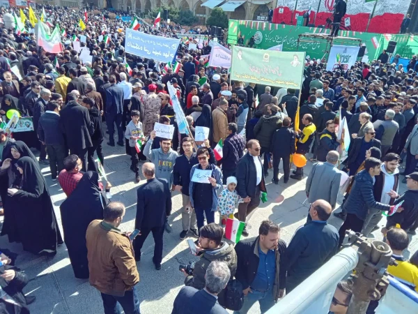 حضور دانشجو معلمان کارکنان و اساتید دانشگاه فرهنگیان استان اصفهان درجشن پیروزی انقلاب اسلامی 4