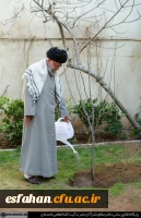بیانات مقام معظم رهبری پس از کاشت نهال در روز درختکاری 7