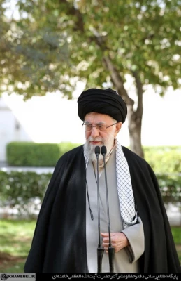 بیانات مقام معظم رهبری پس از کاشت نهال در روز درختکاری 10