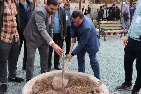 کاشت نهال و بزرگداشت هفته محیط زیست 3