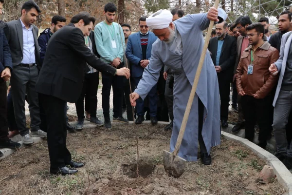 کاشت نهال و بزرگداشت هفته محیط زیست 5