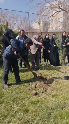 کاشت نهال و بزرگداشت هفته محیط زیست 11