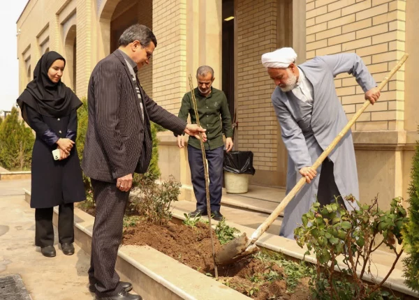 کاشت نهال و بزرگداشت هفته محیط زیست 12