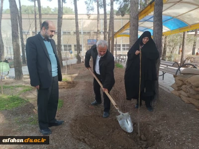 زیارت قبور شهدای گمنام و کاشت نهال با حضور خانواده شهید گرانقدر محسن حججی