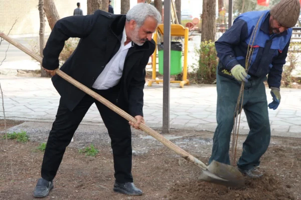 زیارت قبور شهدای گمنام و کاشت نهال با حضور خانواده شهید گرانقدر محسن حججی 4