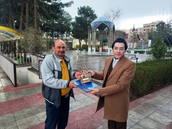 تقدیر از باغبان پردیس باهنر و نامگذاری نهال های کاشته شده به نام شهدا به مناسبت روز درختکاری و هفته محیط زیست 2