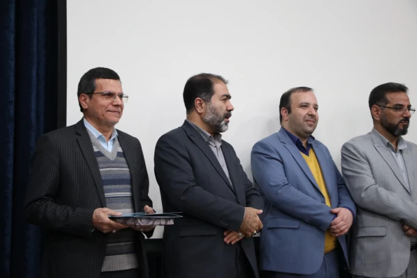 در پنجمین اجلاس استانی نماز اصفهان از دانشگاه فرهنگیان استان بعنوان «دستگاه برتر در امر نماز» تقدیر بعمل آمد. 3