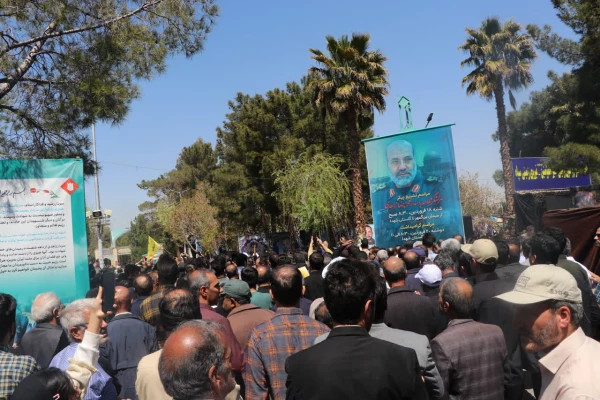 حضور مسئولین و دانشجو معلمان دانشگاه فرهنگیان در مراسم تشییع سردار شهید زاهدی 4