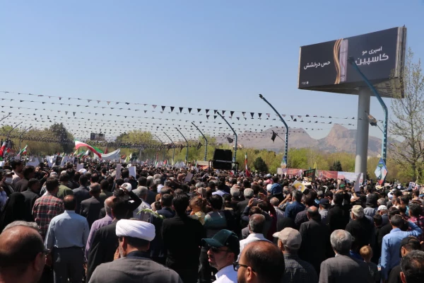 حضور مسئولین و دانشجو معلمان دانشگاه فرهنگیان در مراسم تشییع سردار شهید زاهدی 5