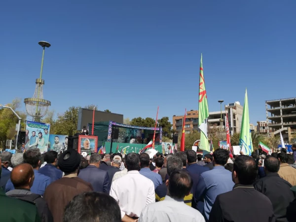 حضور مسئولین و دانشجو معلمان دانشگاه فرهنگیان در مراسم تشییع سردار شهید زاهدی 9