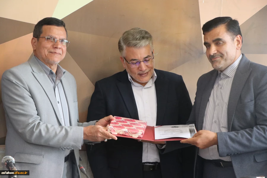 حضور سرپرست معاونت نظارت، ارزیابی و تضمین کیفیت دانشگاه فرهنگیان در مراسم معارفه رئیس اداره نظارت و ارزیابی دانشگاه فرهنگیان استان اصفهان 10