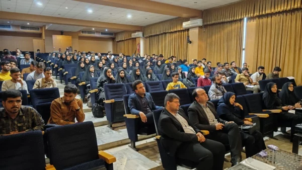 اولین نشست مسئولین دانشگاه فرهنگیان و دانشگاه اصفهان با دانشجویان مشمول طرح ۲+۲ در تالار صائب دانشکده ادبیات دانشگاه اصفهان  3