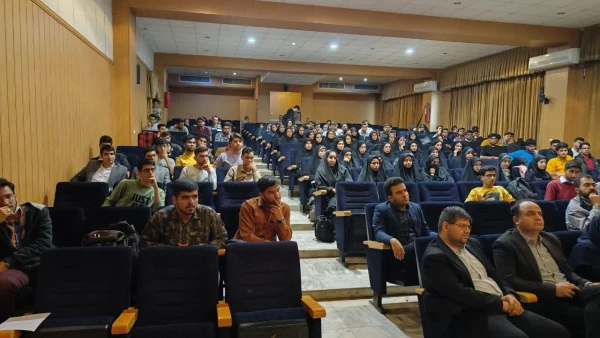 اولین نشست مسئولین دانشگاه فرهنگیان و دانشگاه اصفهان با دانشجویان مشمول طرح ۲+۲ در تالار صائب دانشکده ادبیات دانشگاه اصفهان  4