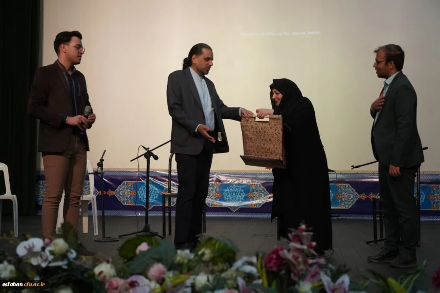 همایش بزرگداشت سعدی شیرازی برگزار گردید. 6