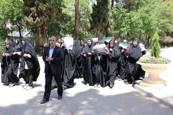 تجمع دانشگاهیان دانشگاه فرهنگیان پردیس حضرت فاطمه زهرا و مرکز شهید رجایی اصفهان در حمایت از اقدام آزادی خواهانه دانشجویان آمریکا 2