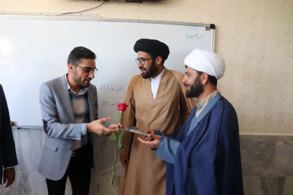 قدردانی و تشکر از اساتید پردیس شهید آیت نجف اباد  به مناسبت هفته معلم 2