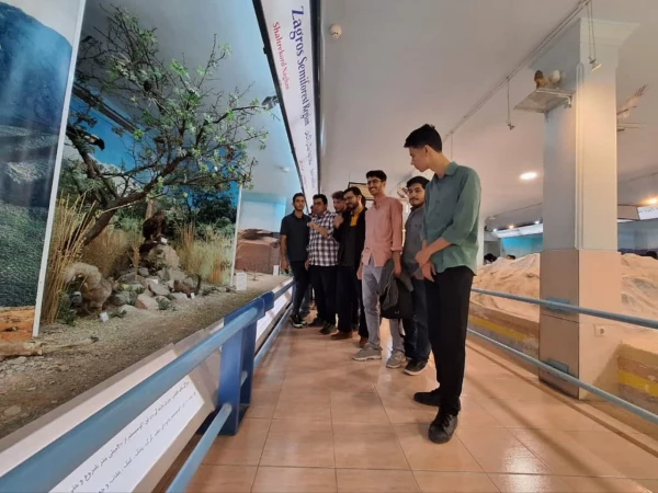  بازدید دانشجویان پردیس شهید باهنر اصفهان از موزه علوم و فنون : 3