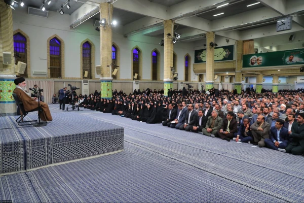 بیانات رهبر معظم انقلاب حضرت آیت الله خامنه ای به مناسبت گرامیداشت روز معلّم 37