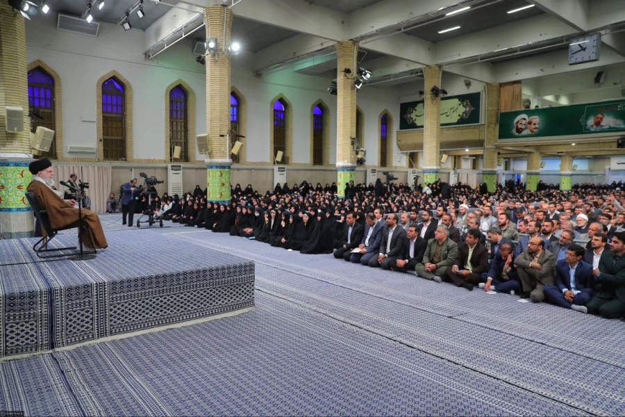 بیانات رهبر معظم انقلاب حضرت آیت الله خامنه ای به مناسبت گرامیداشت روز معلّم 37